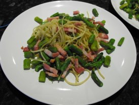 asparagus serve with pasta and bacon